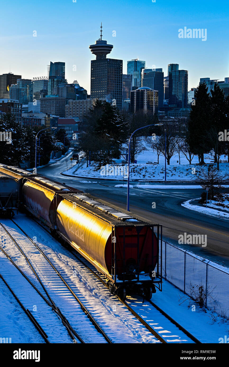 Freight railway cars hi-res stock photography and images - Alamy