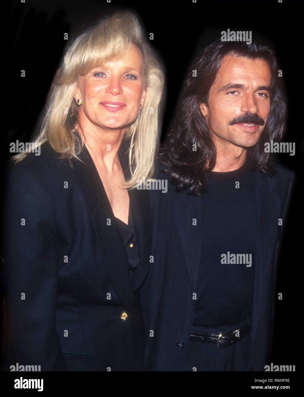 Yanni and linda evans 1993 hires stock photography and images Alamy