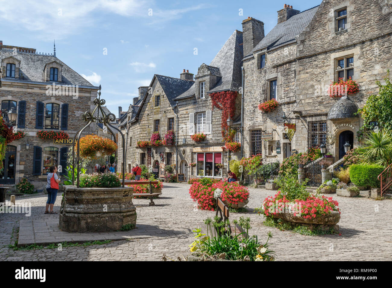 France, Morbihan, Rochefort en Terre, labelled Les Plus Beaux Villages de France (The Most Beautiful Villages of France), Place du Puits // France, Mo Stock Photo