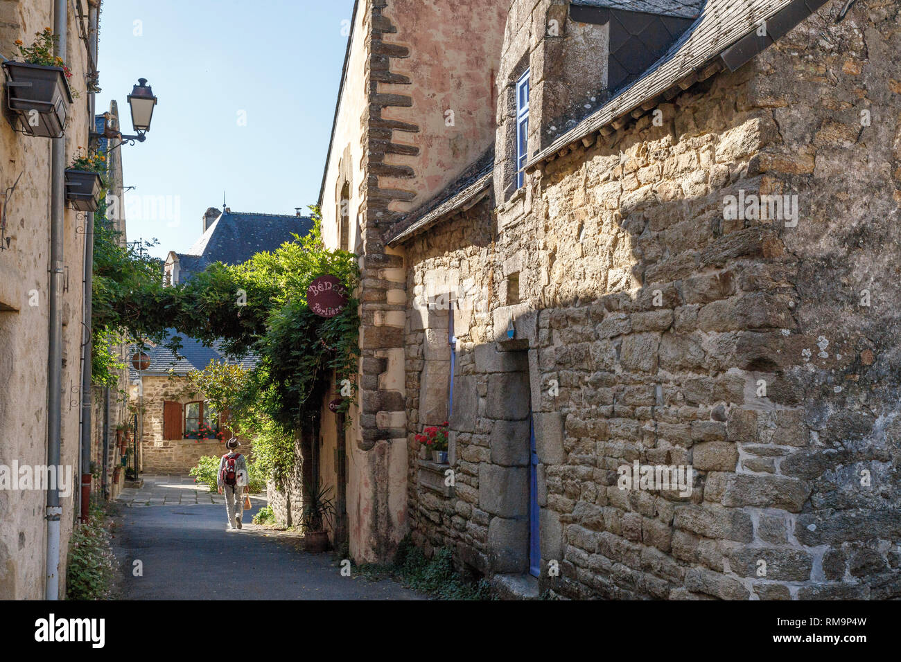France, Morbihan, La Roche Bernard, Rue de la Saulnerie in the old quarter of the town // France, Morbihan (56), La Roche-Bernard,  rue de la Saulneri Stock Photo