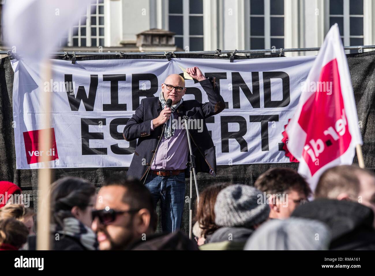 Munich, Bavaria, Germany. 14th Feb, 2019. To signify the failure of the second round of talks with employers, the German Verdi Ver.di labor union organized a 200  strong flashmob action at the famed Schloss Nymphenburg in Munich to kick off a new strike wave. Credit: ZUMA Press, Inc./Alamy Live News Stock Photo