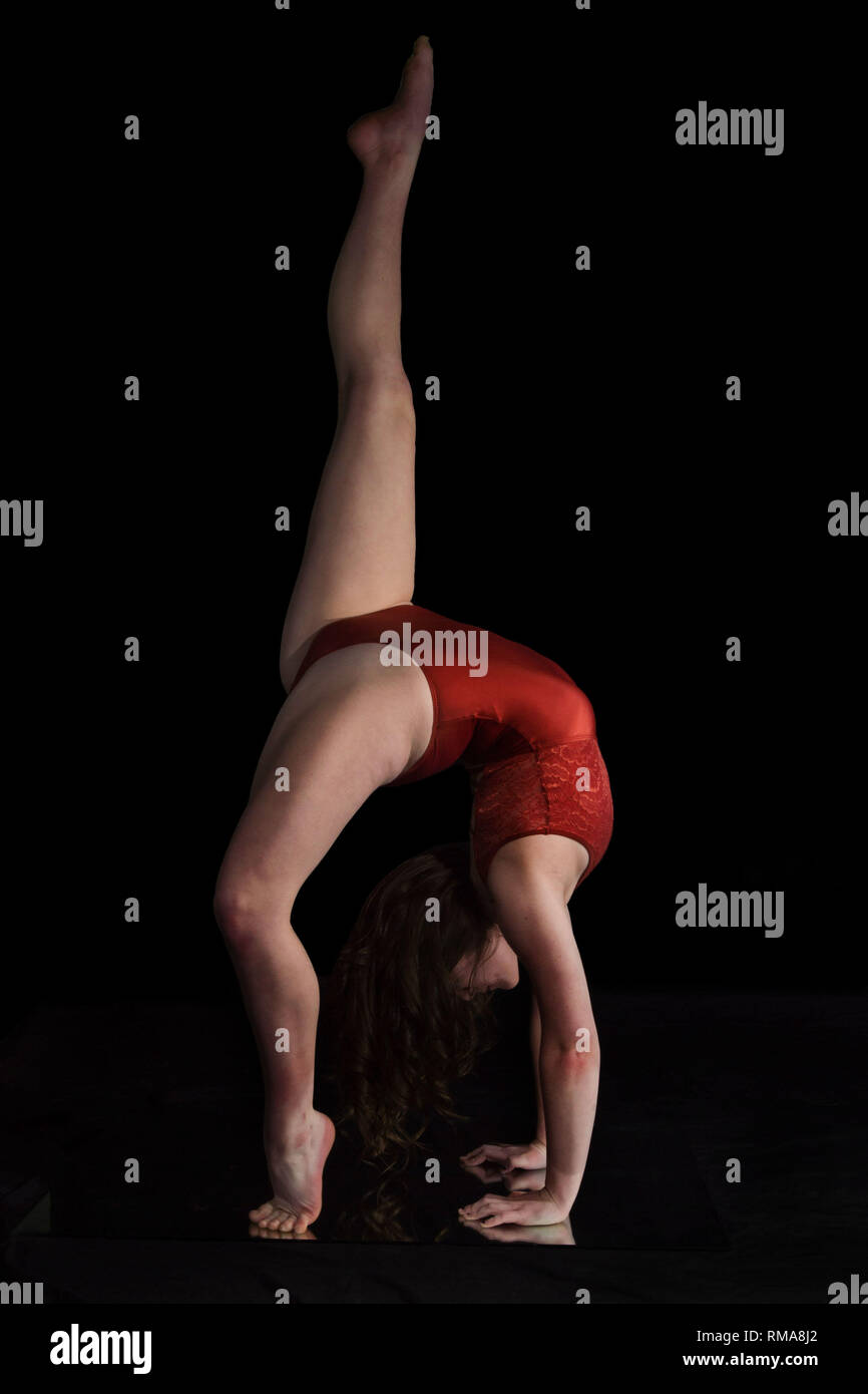 Female contortionist hi-res stock photography and images - Alamy