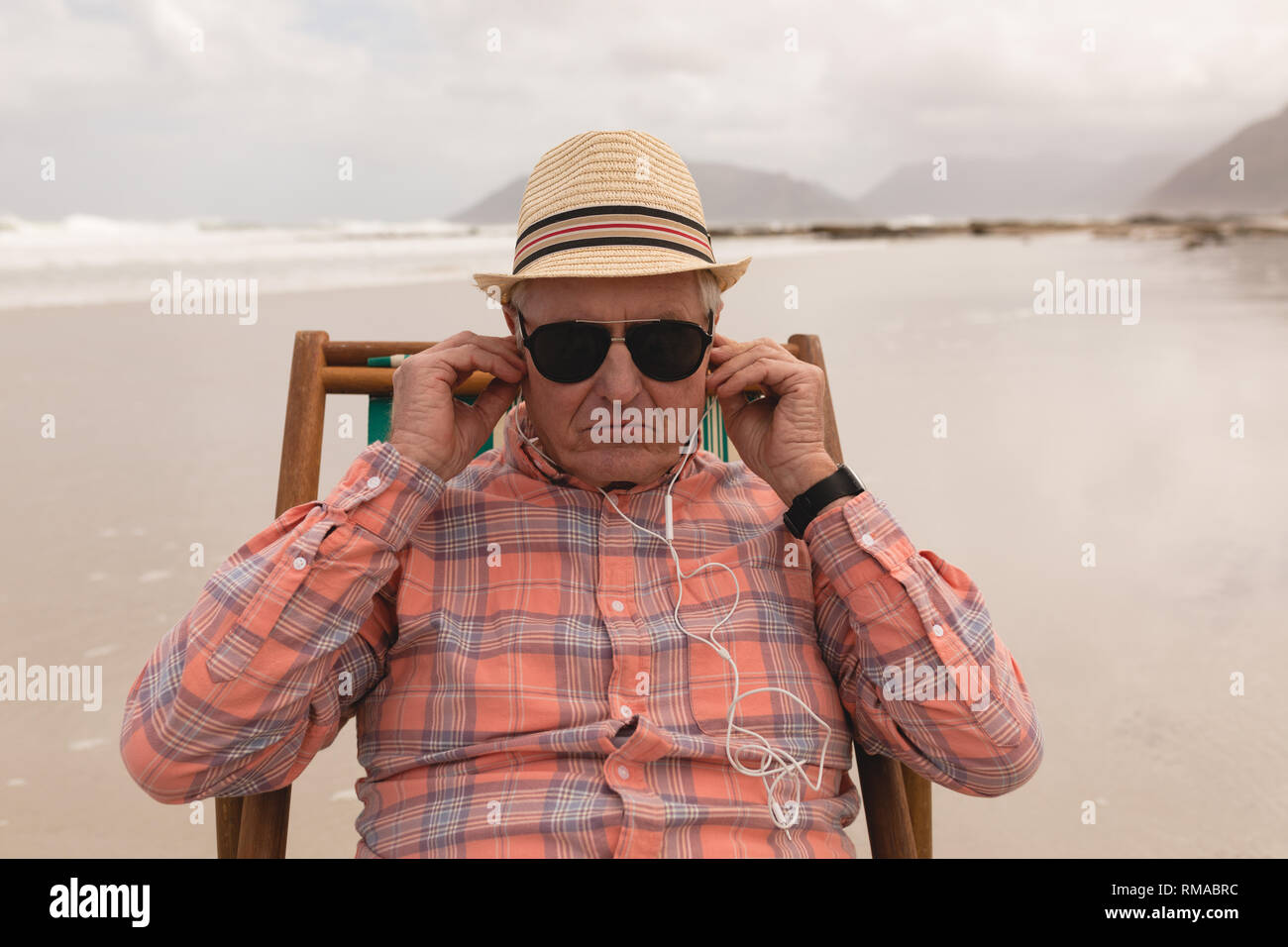 Man wearing a hat beach hi-res stock photography and images - Page 2 - Alamy