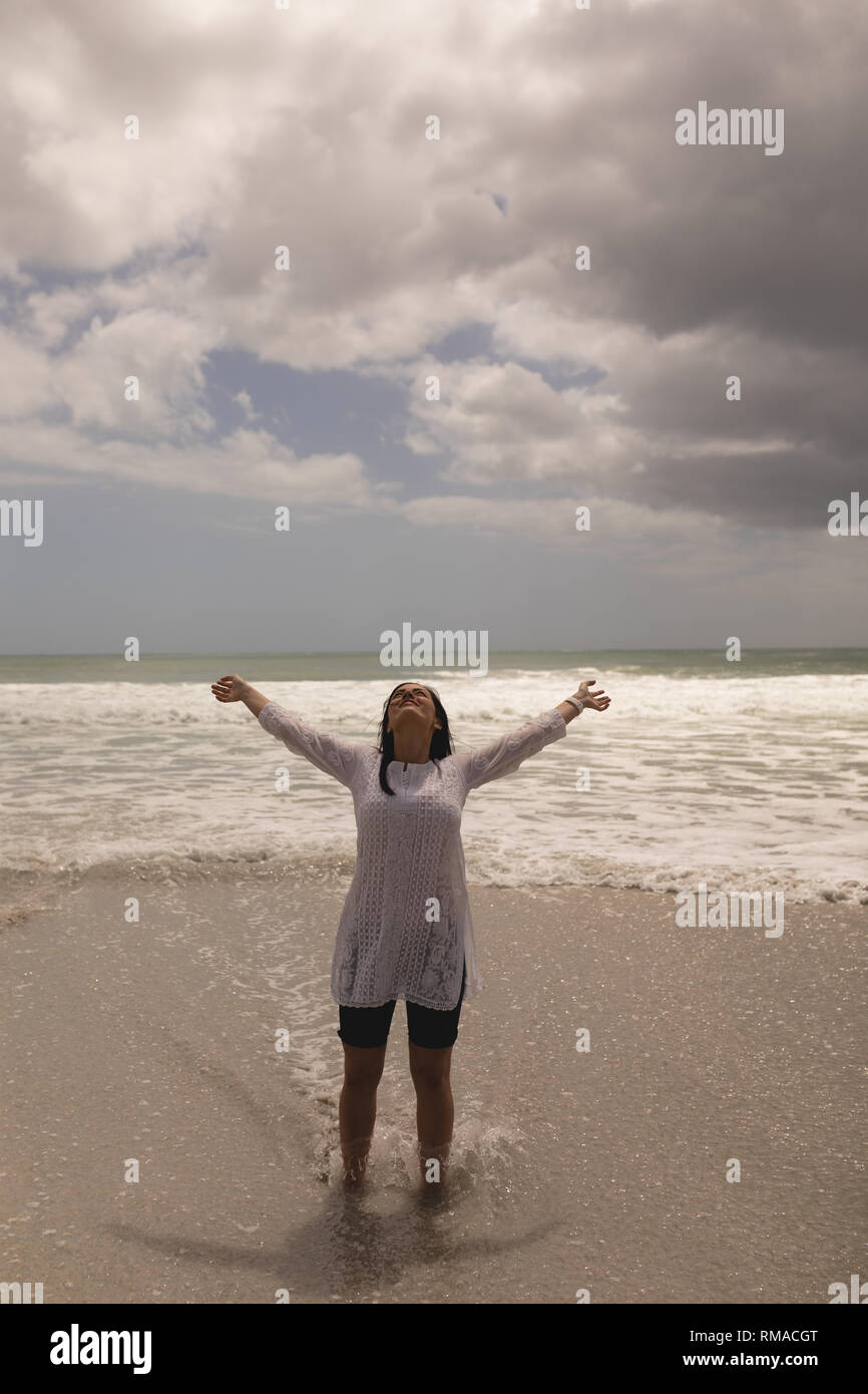 Stretched out arms hi-res stock photography and images - Alamy
