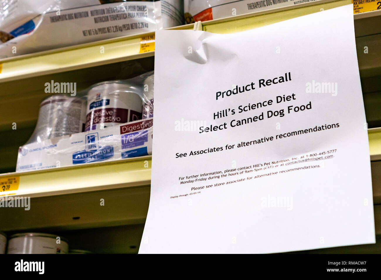 February 13, 2019 Sunnyvale / CA / USA - Hill's Science Diet Select Canned Dog Food Product Recall sign displayed in Pet Store Stock Photo