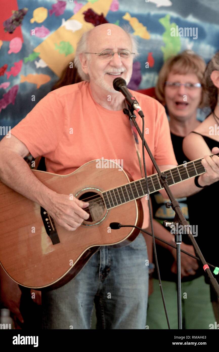 Peter yarrow is photos for sale hires stock photography and images Alamy