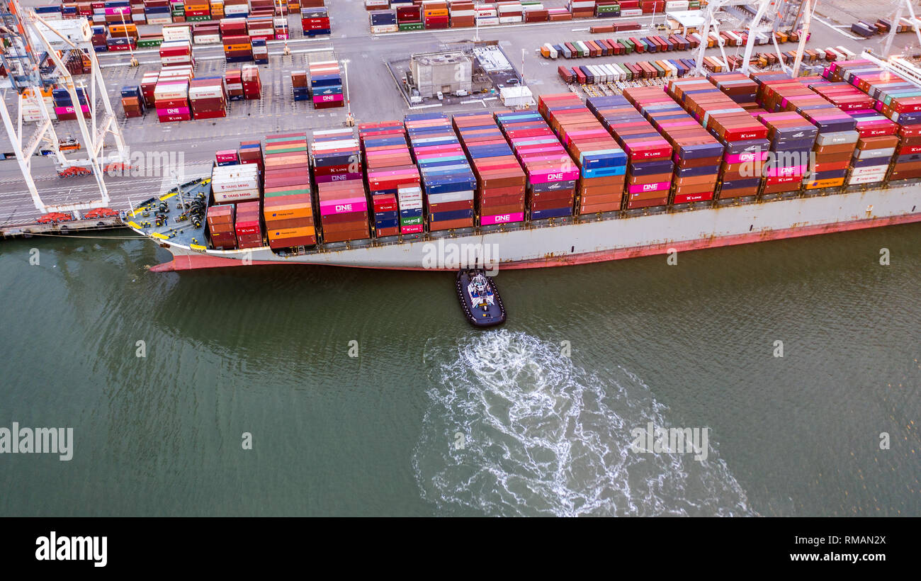 Cargo ship in the Port of Oakland, California Stock Photo Alamy