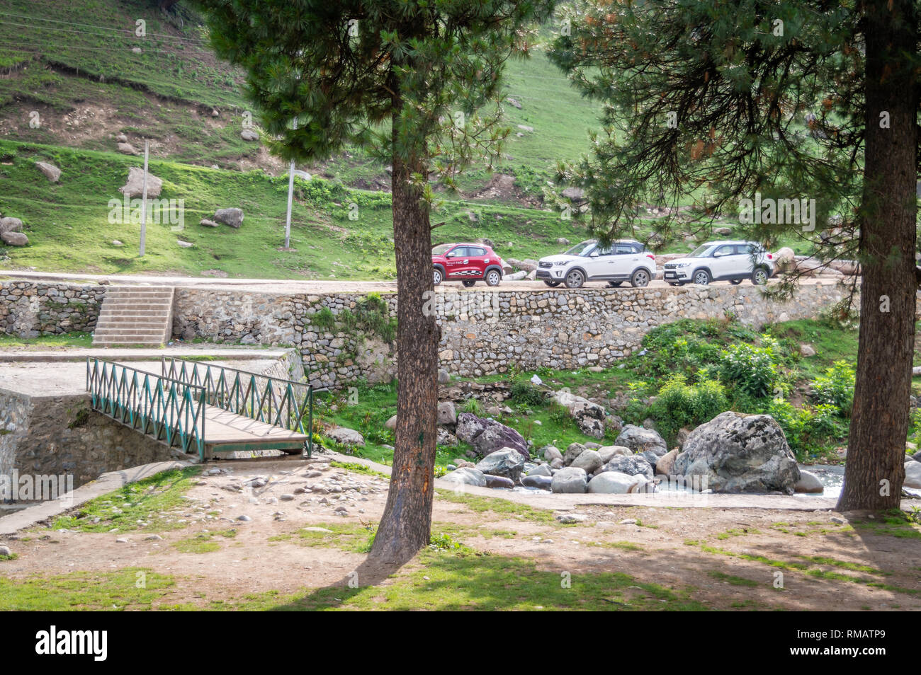 Aru, Jammu & Kashmir, India: Dated- August 20, 2018: Two SUV cars parked in a health resort full of greens Stock Photo