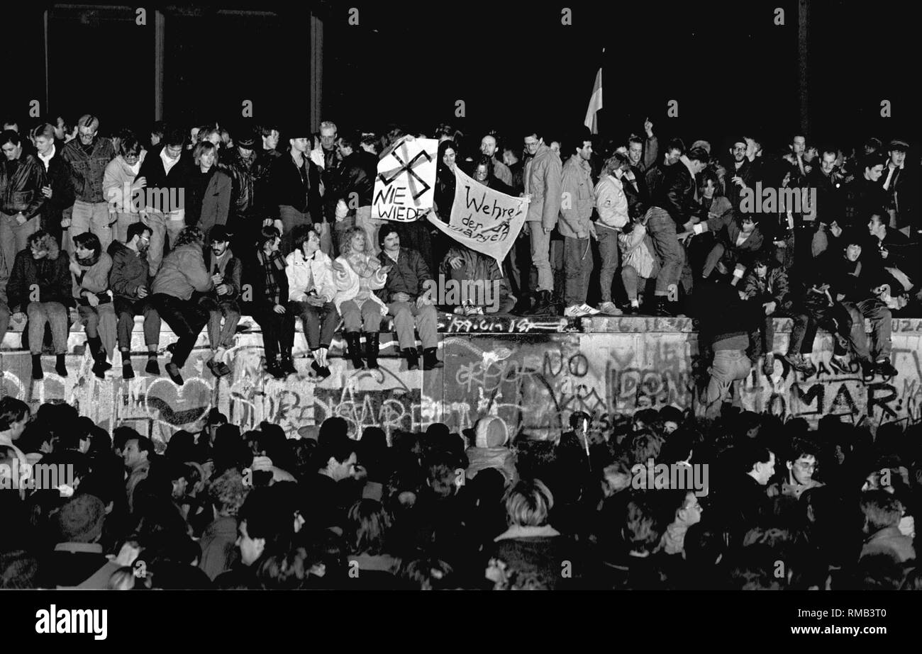 Berlin wall posters Black and White Stock Photos & Images - Alamy