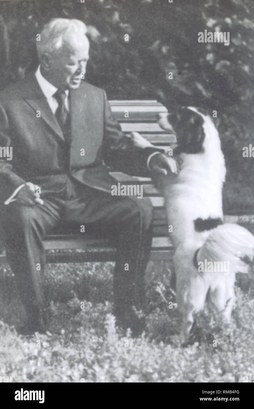The writer Mikhail Sholokhov (1905-1984) in Veshenskaya. Photograph ...