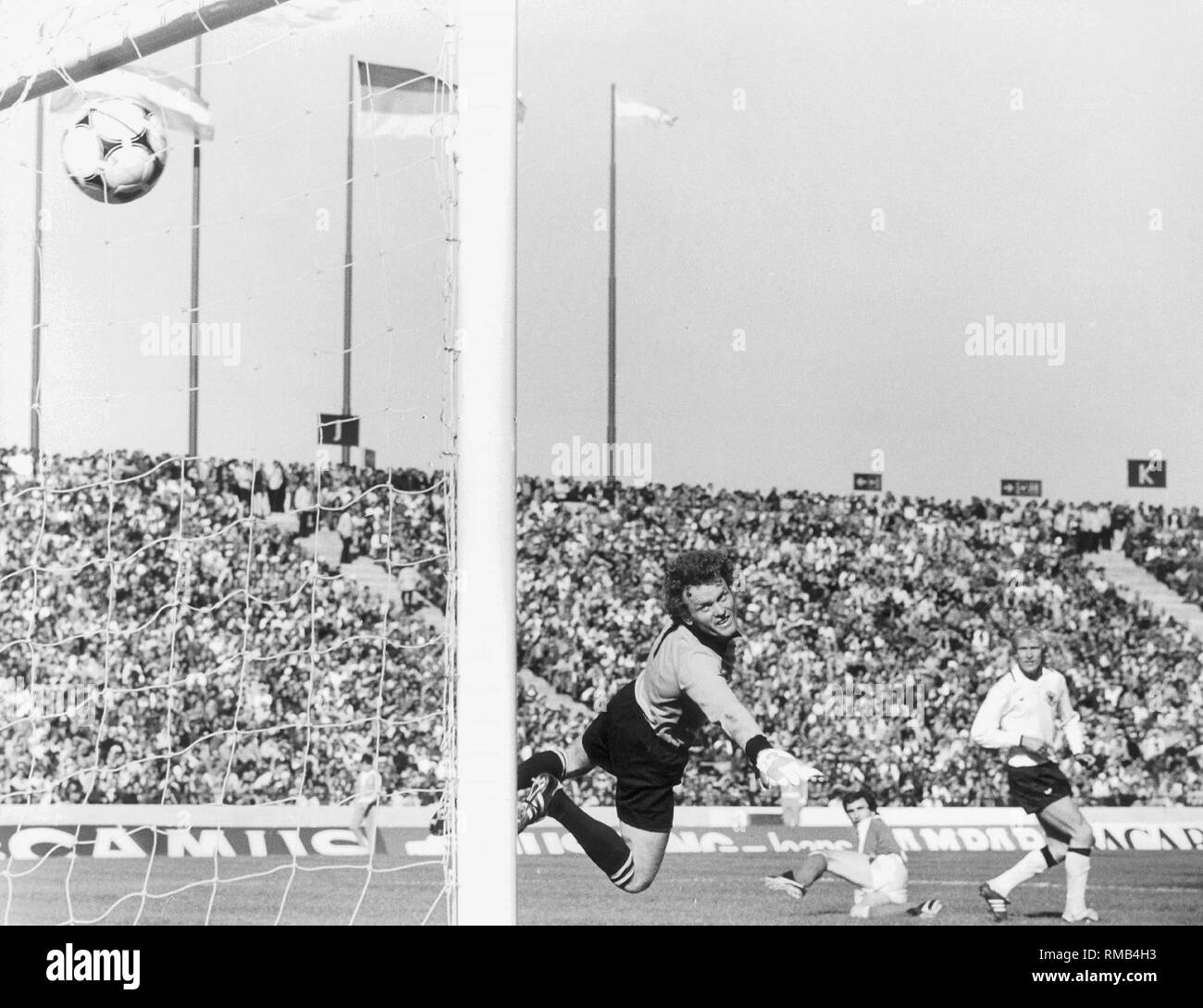 Goalkeeper 1978 Stock Photos & Goalkeeper 1978 Stock Images - Alamy