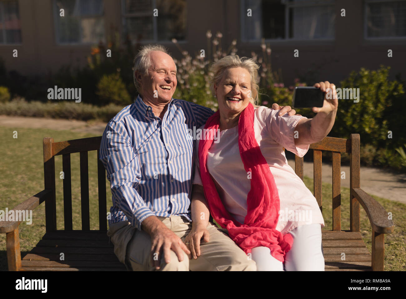 Park bench selfie senior hi-res stock photography and images - Alamy