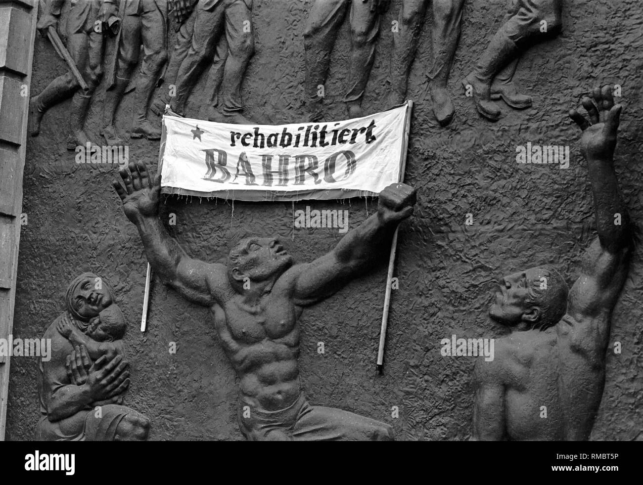 Banner on a sculpture at the Marstall: 'Rehabilitate Bahro' demo on 4 November 1989, Germany, Berlin-Mitte, 04.11.1989. Stock Photo