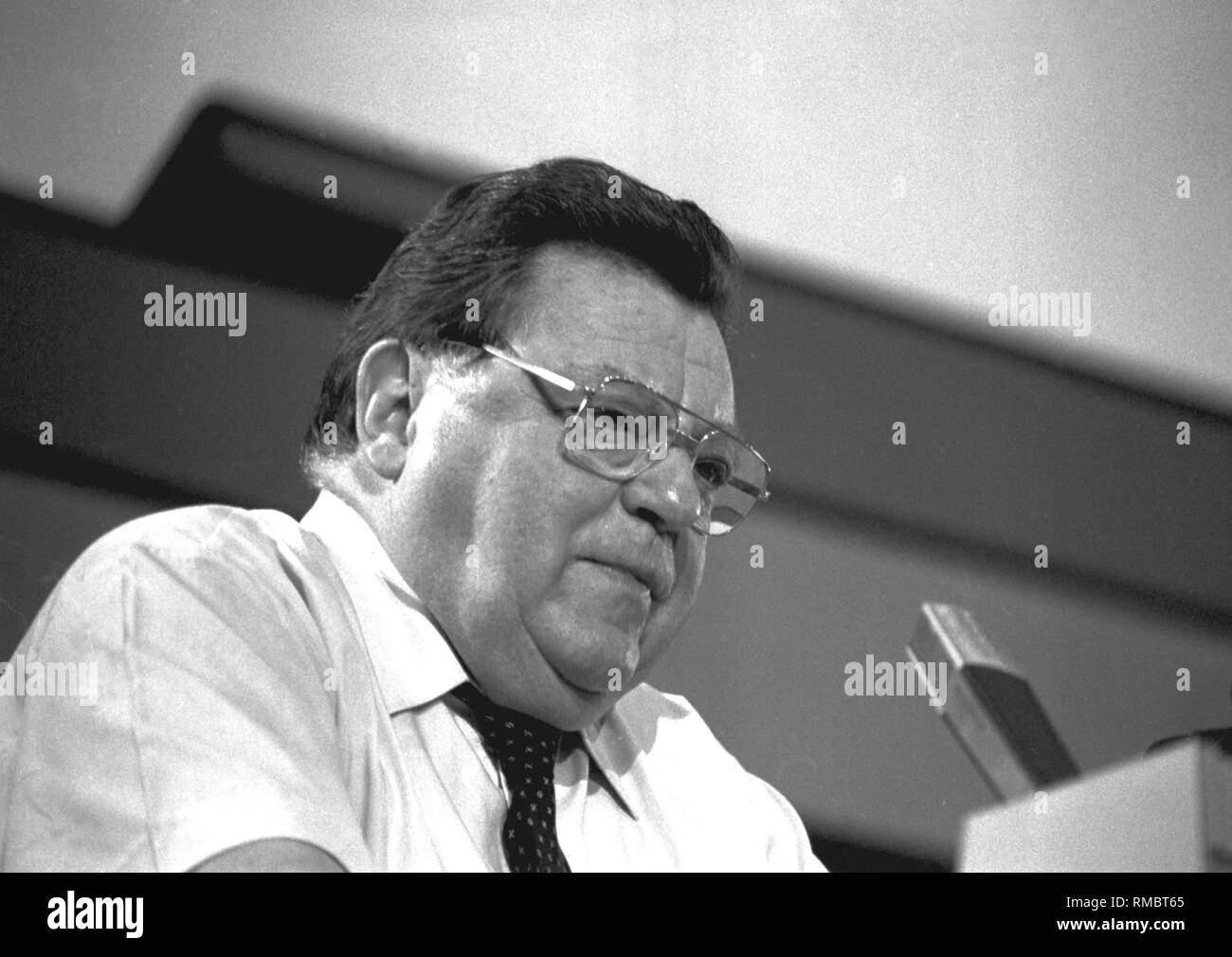 Franz-Josef Strauss (06.09.1915 - 03.10.1988) Bavarian Minister President and Chairman of the CSU at the 43rd CSU party congress on 16.07. 1983 in Munich. Stock Photo