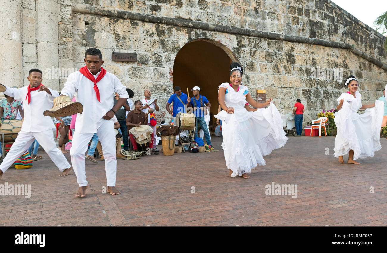 Colombia cartagena dance hi-res stock photography and images - Alamy