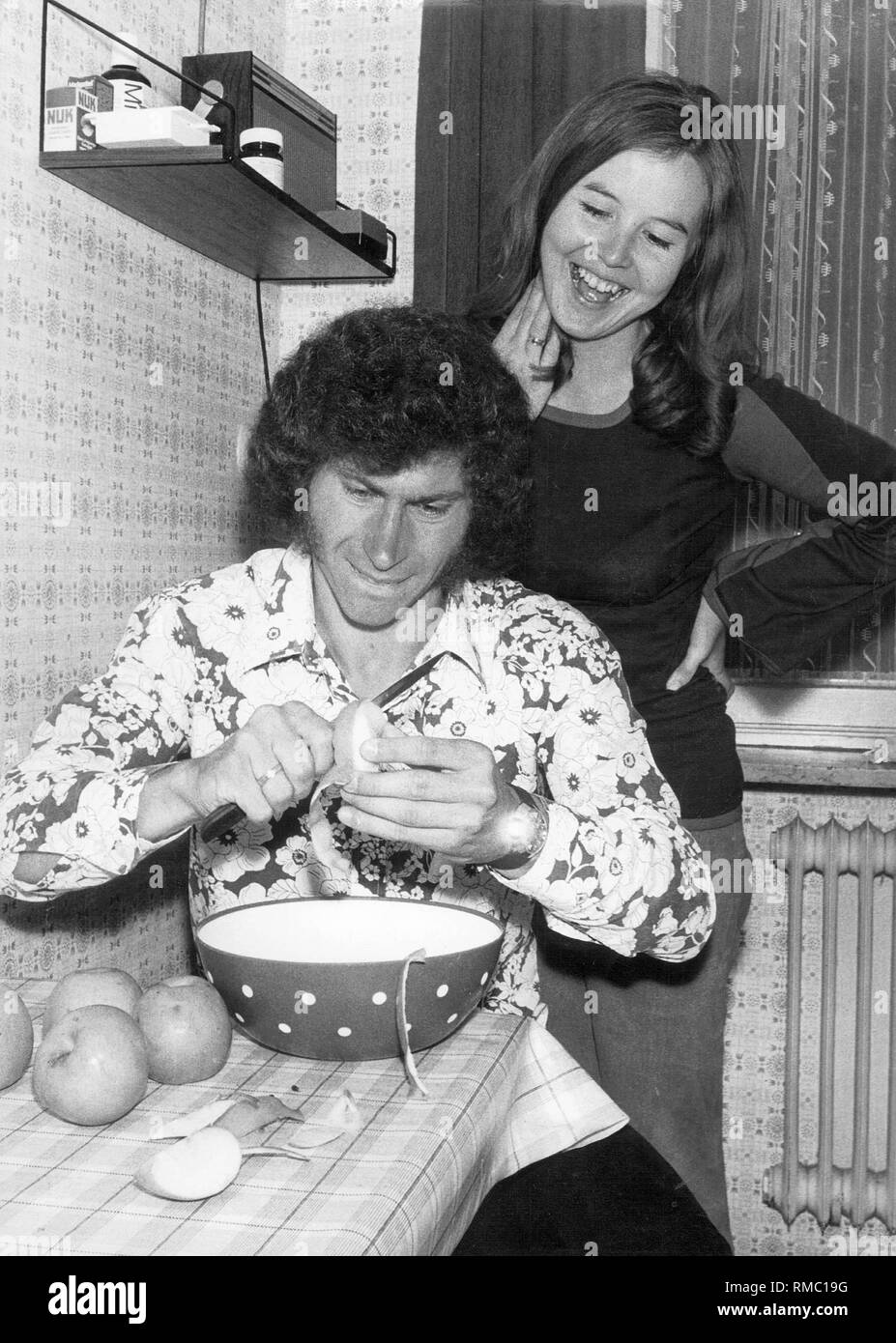 Paul Breitner doing housework with his wife Hilde during a vacation in their Munich home. Stock Photo