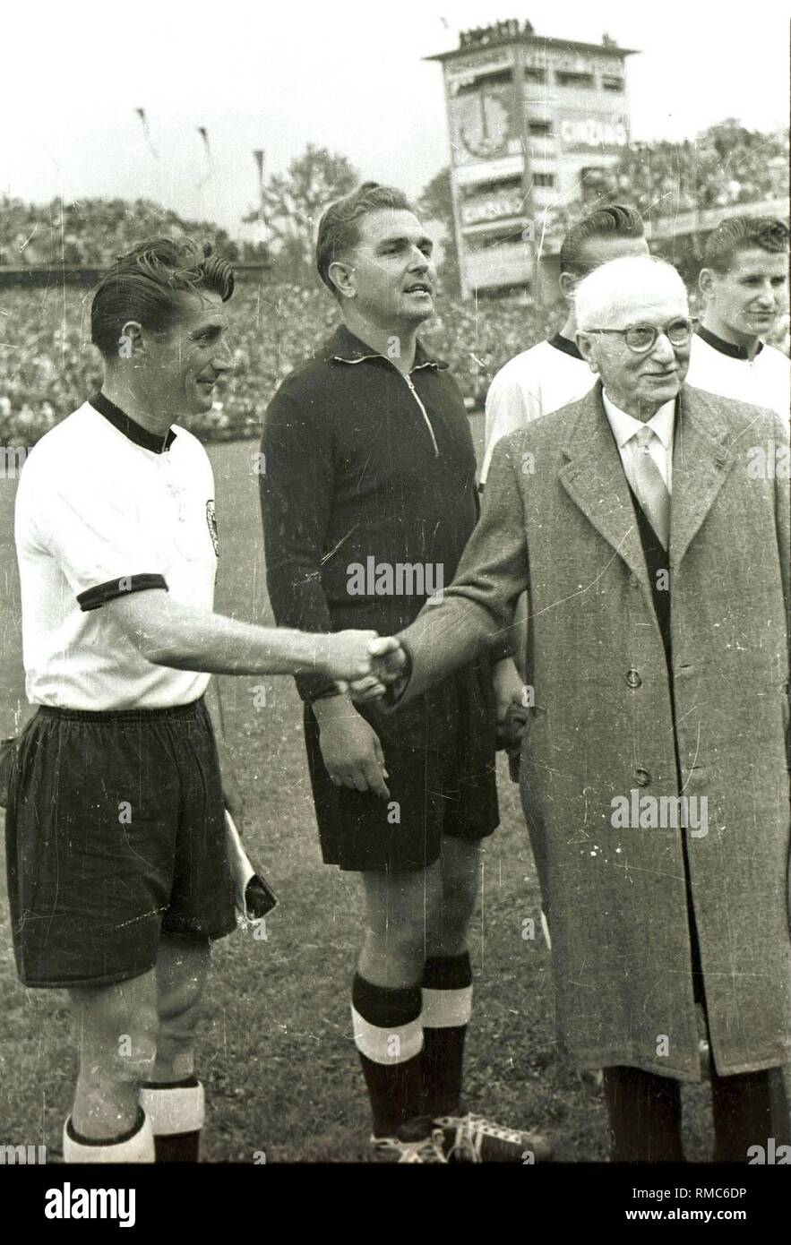 The captain of the German national team Fritz Walter, the Hungarian captain Toni Turek and FIFA President Jules Rimet before the final of the World Cup in Bern. Stock Photo