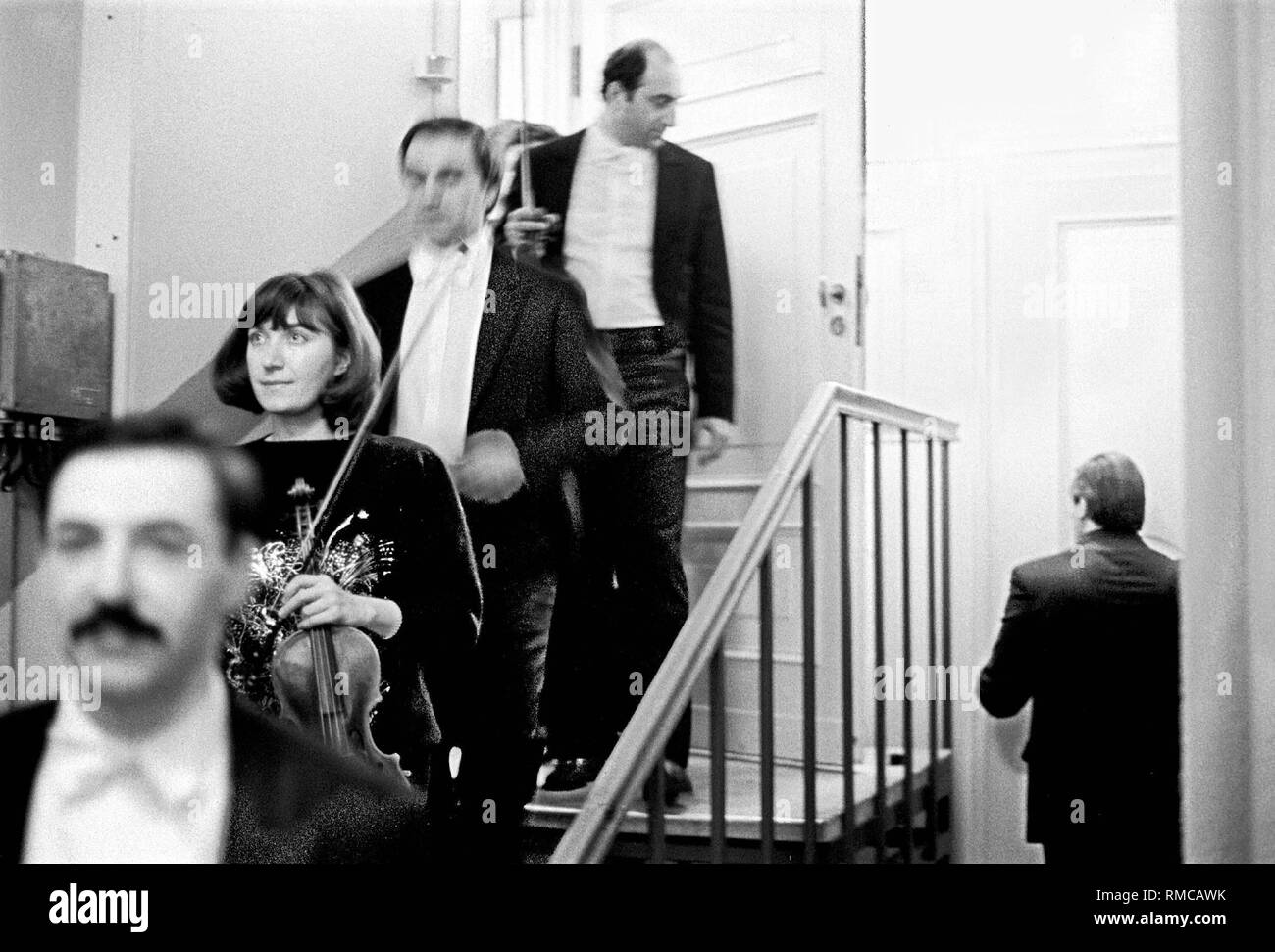 'Before the concert', (behind the stage), Berliner Festtage (Festival Days Berlin) in the Schauspielhaus, Germany, Berlin-Mitte, 22.02.1989. Stock Photo