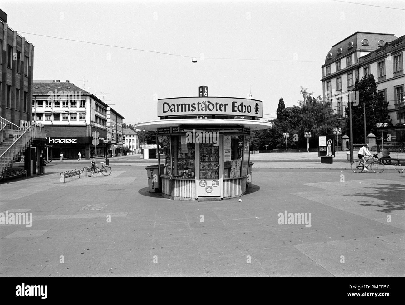 Newsstand in Darmstadt, Darmstaedter Echo, Darmstadt, 22.07.1990 Stock  Photo - Alamy