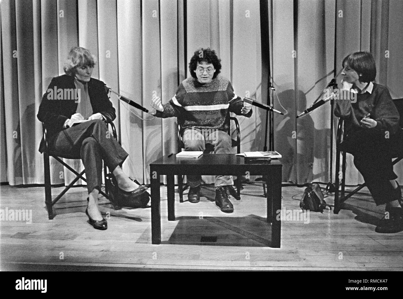 Reading, (left to right), Francios Bon, Brigitte Burmeister, CCF (Center Culturel Franzaise), Germany, Berlin-Mitte, 01.03.1988. Stock Photo