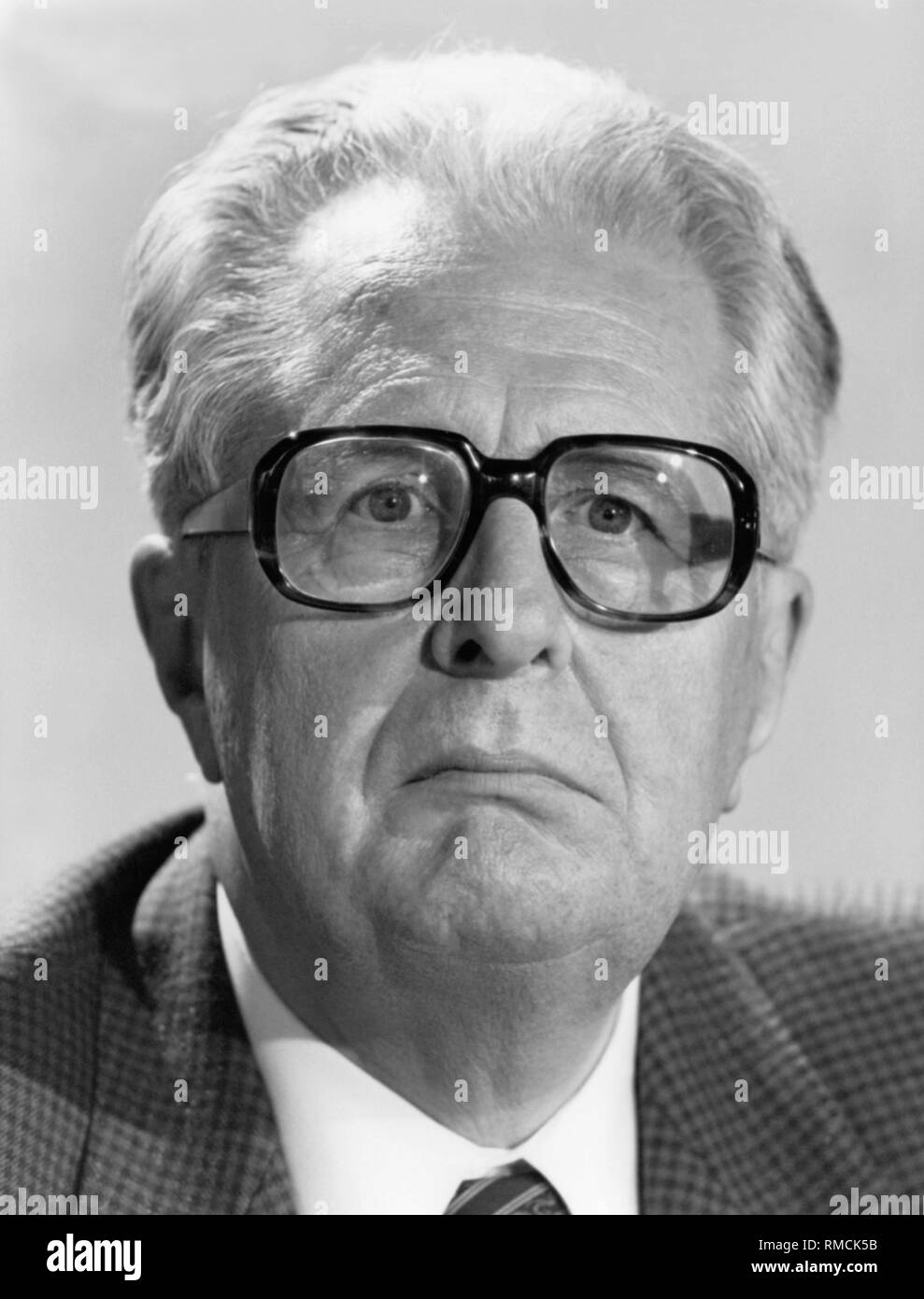 Portrait of the SPD chairman Hans-Jochen Vogel Stock Photo - Alamy