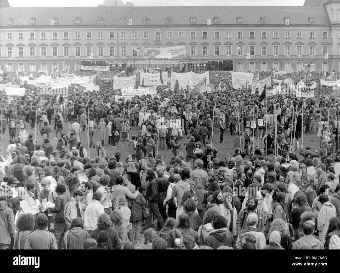 Hofgarten bonn 1981 hi-res stock photography and images - Alamy image.
