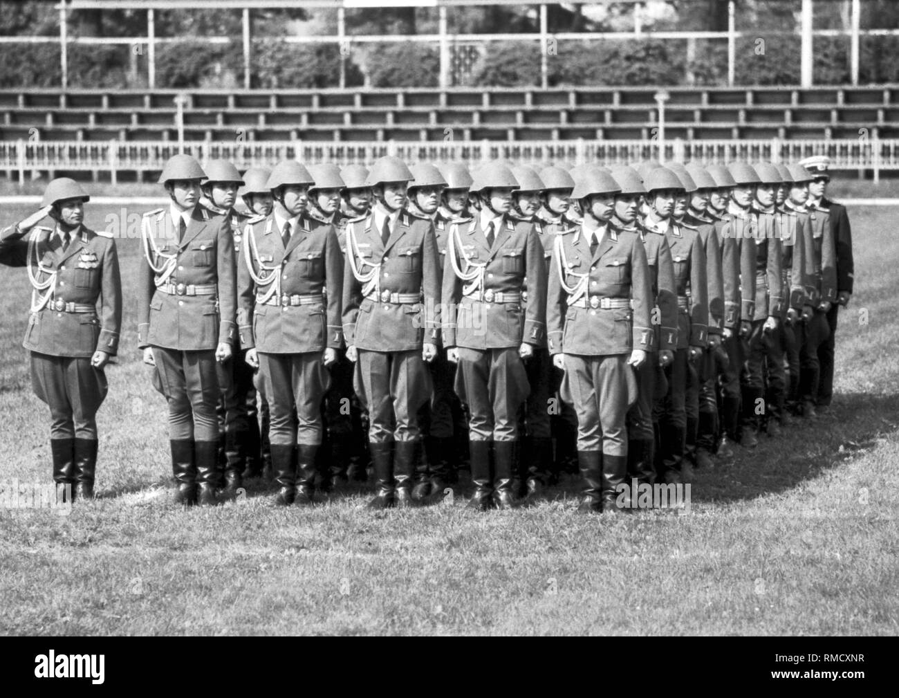 Military ceremonial on the occasion of the swearing-in of graduates of the Offiziershochschule 'Ernst Thaelmann' of the Land Forces of the National People's Army (NVA) of the GDR in Loebau. Stock Photo