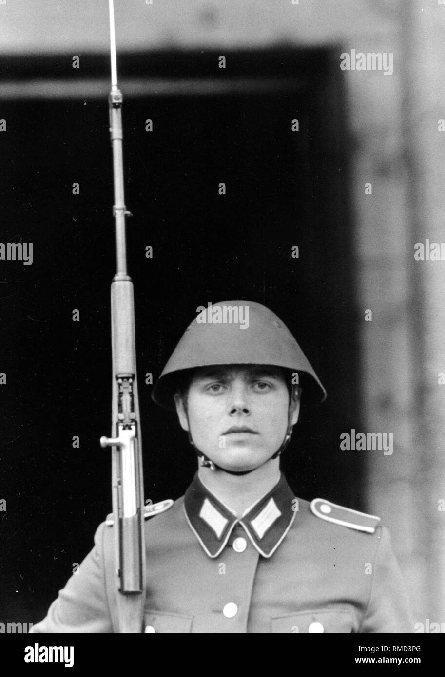 East german guard soldier hi-res stock photography and images - Alamy