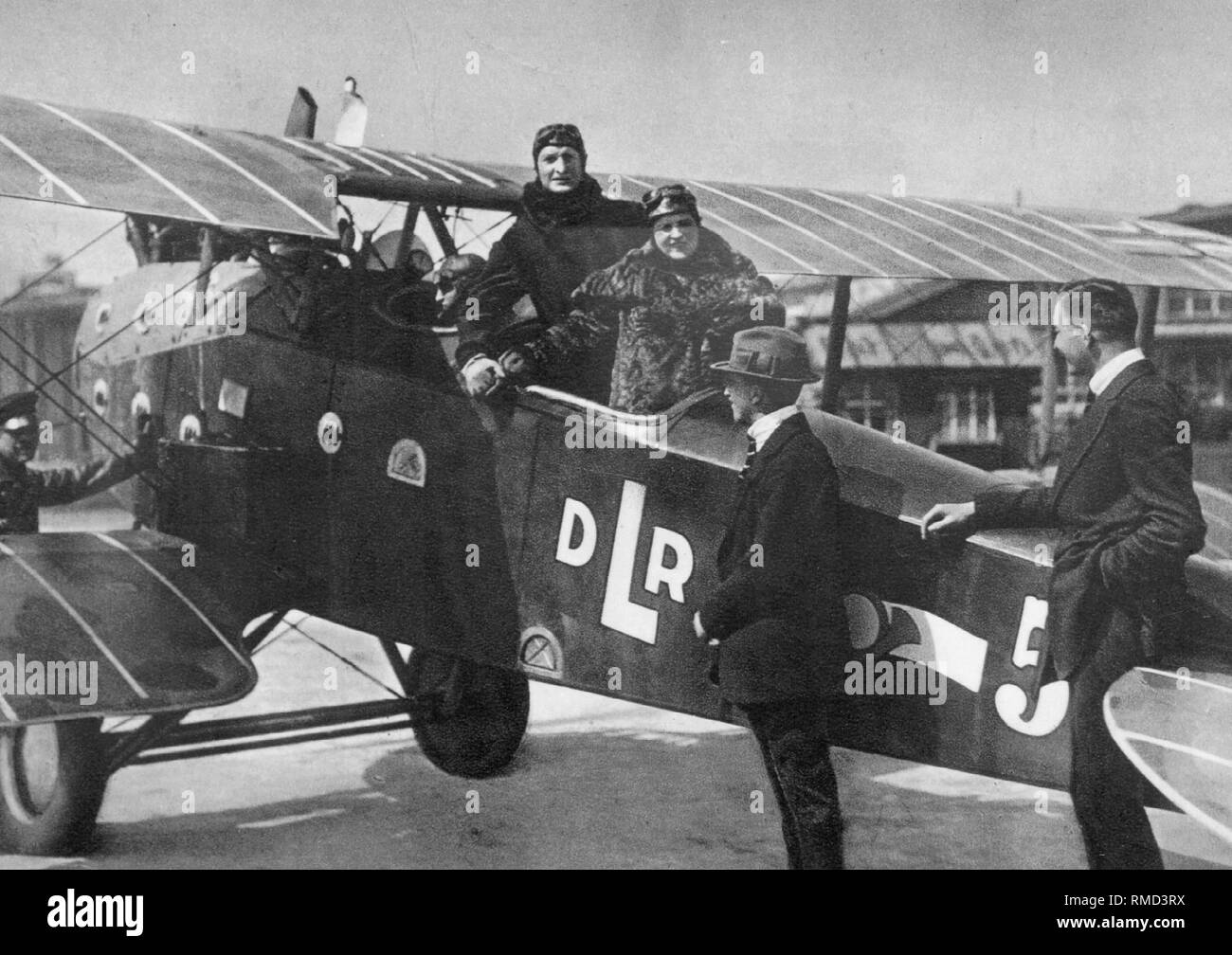 Actor Hans Albers (in the airplane on the left) in an LVG biplane of the Deutsche Luft-Reederei. Stock Photo