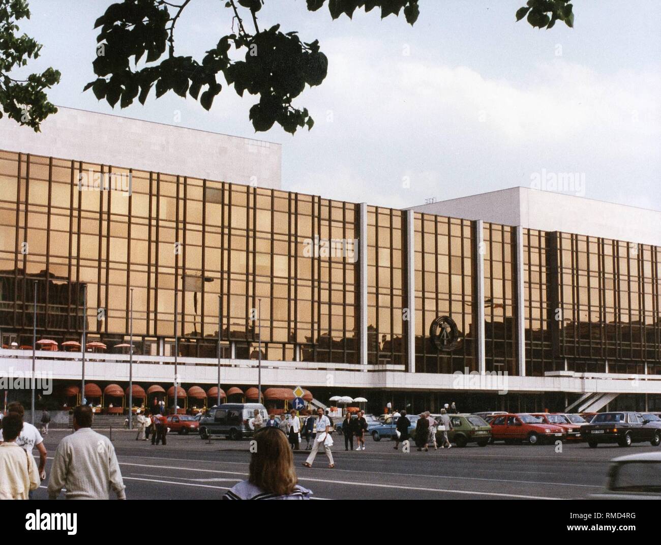 The Palace of the Republic in East Berlin Stock Photo Alamy