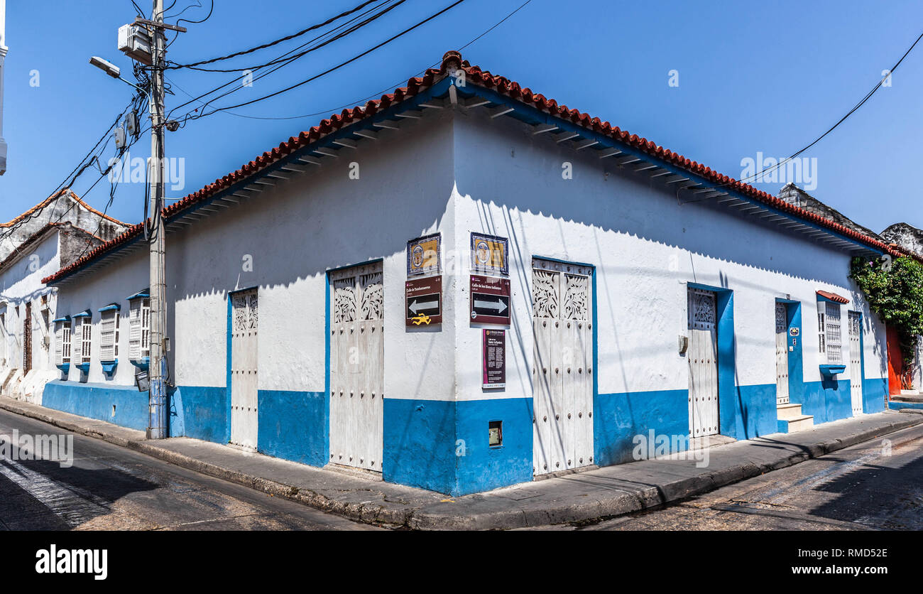 Corner house on Calle de Tumbamuertos with calle de los Siete Infantes, Barrio San Diego, Cartagena de Indias, Colombia. Stock Photo