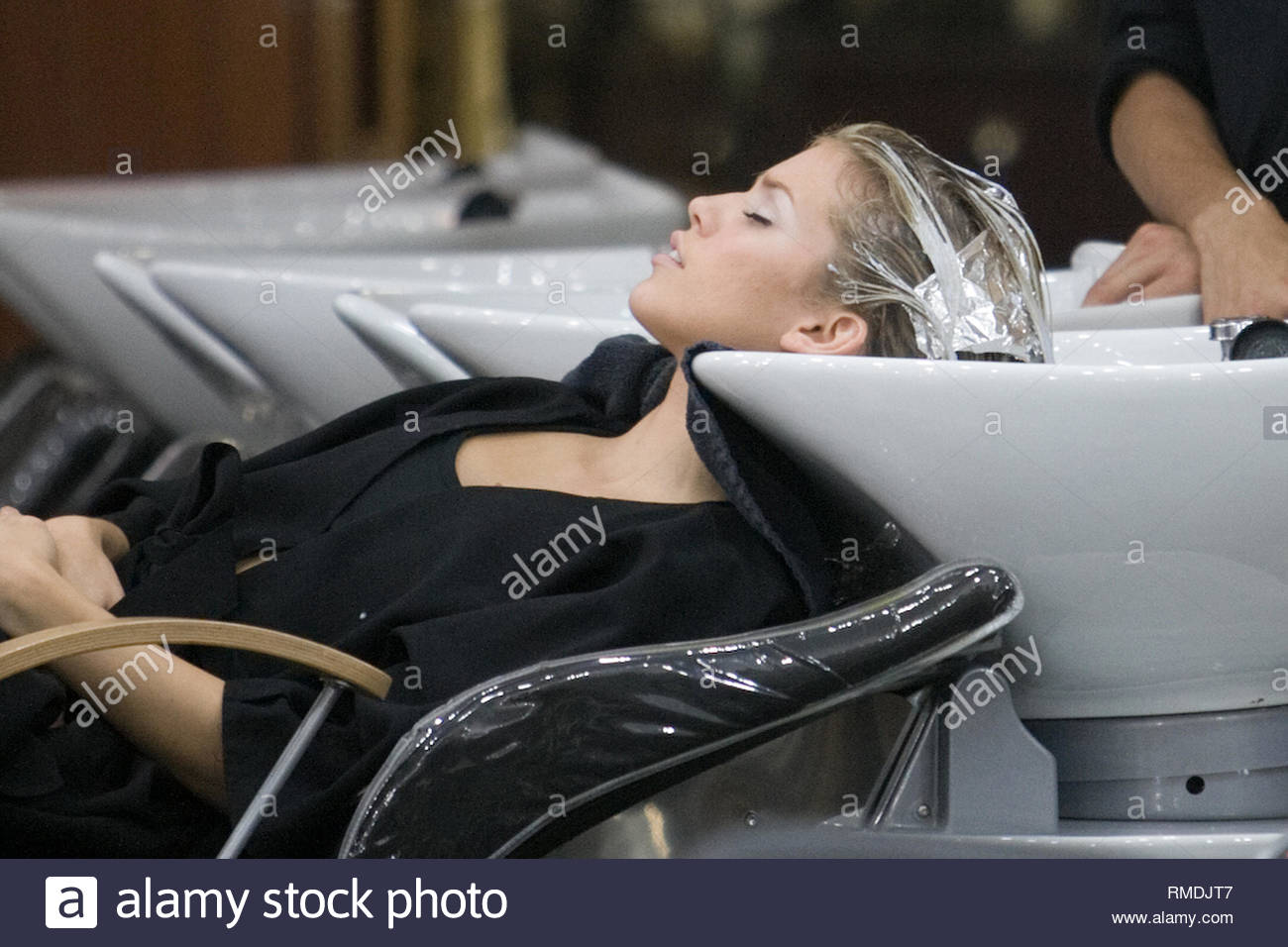 Lynne blonde bombshell Lynne blonde bombshell not know