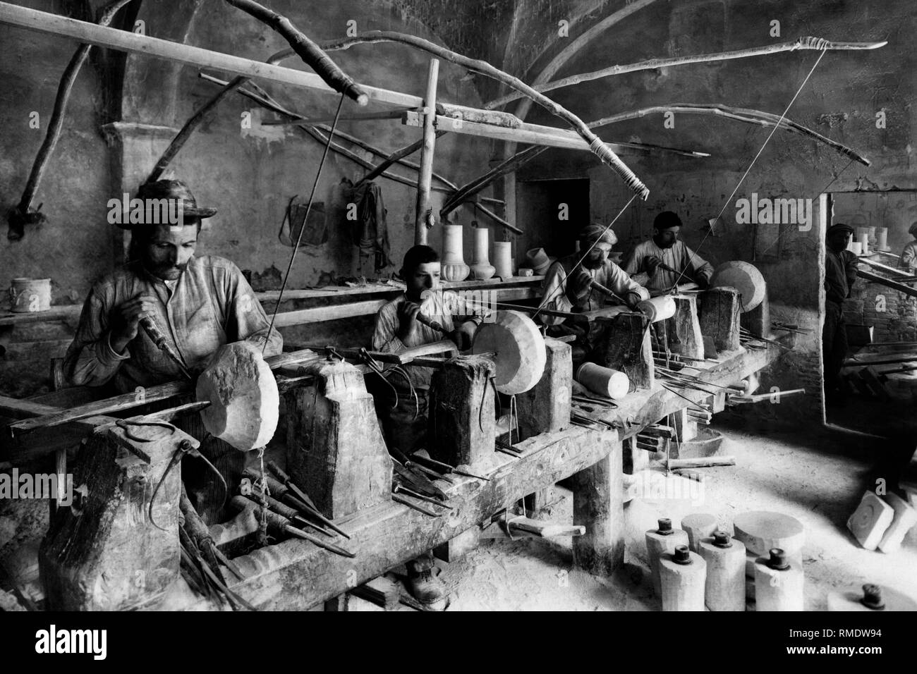 laboratory of alabaster, Volterra 192030 Stock Photo Alamy