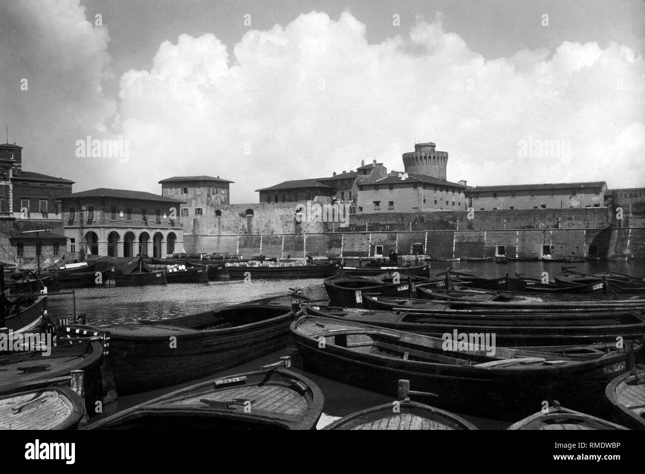 Italy livorno Black and White Stock Photos \u0026 Images - Alamy, image size:1300x956