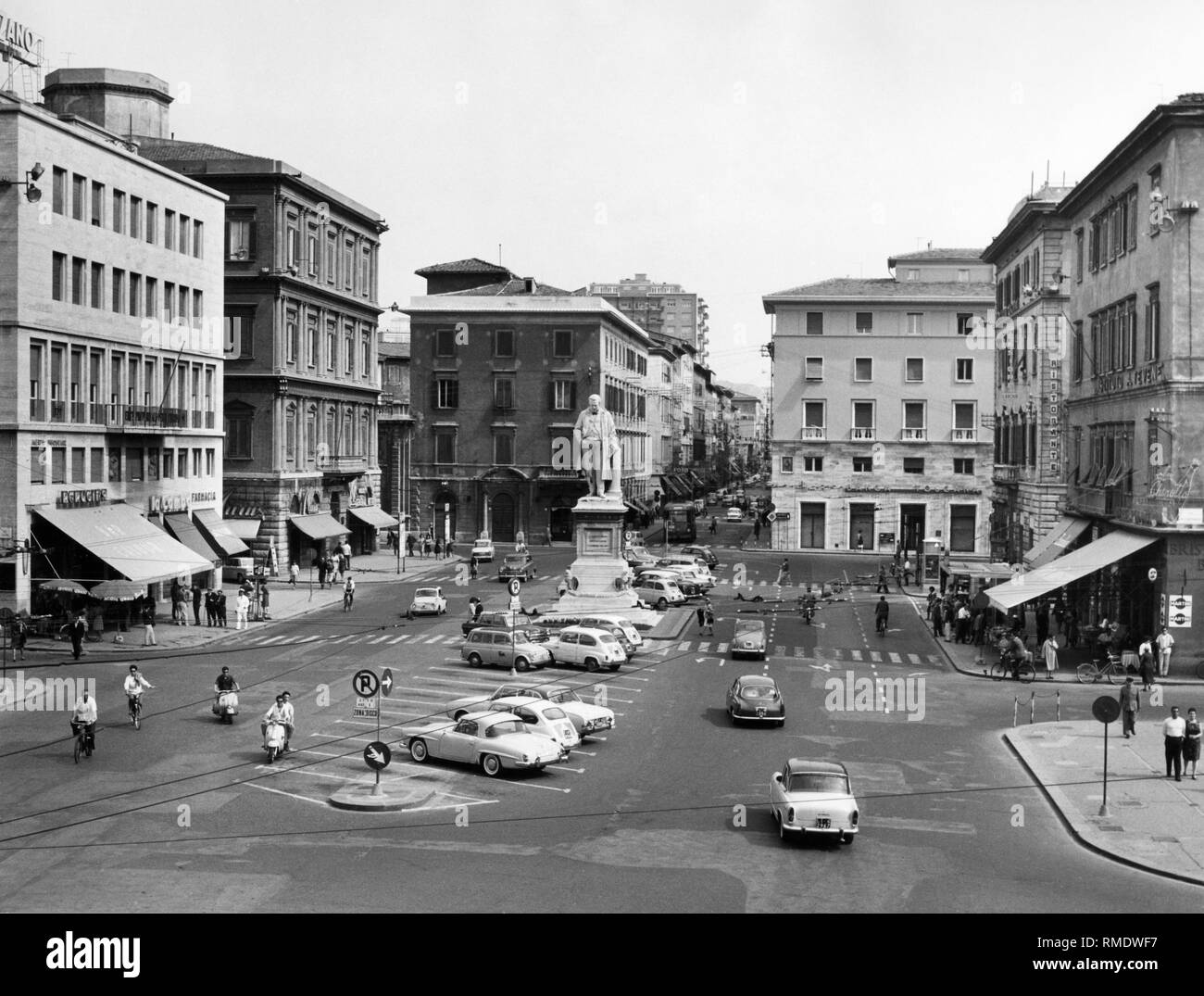 Piazza cavour livorno hi-res stock photography and images - Alamy