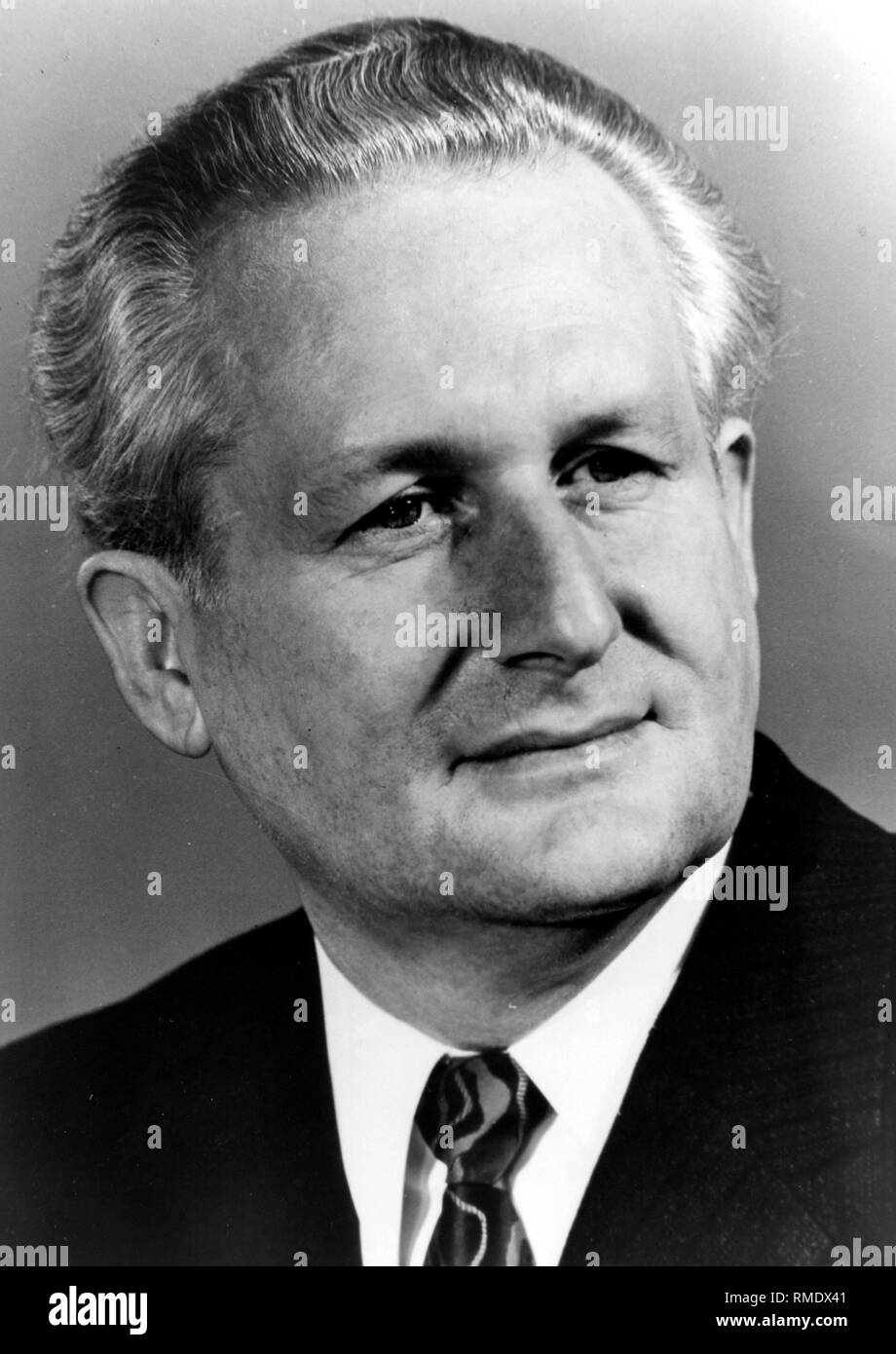Guenter Mittag: (08.10.1926 - 18.03.1994.) between 1962 - 1989 member of the SED Central Committee, between 1982-1989 member of the Defense Council of the GDR, between 1966-1989 member of the SED Politburo, between 1962-1989 Secretary for Economics of the Central Committee. Stock Photo