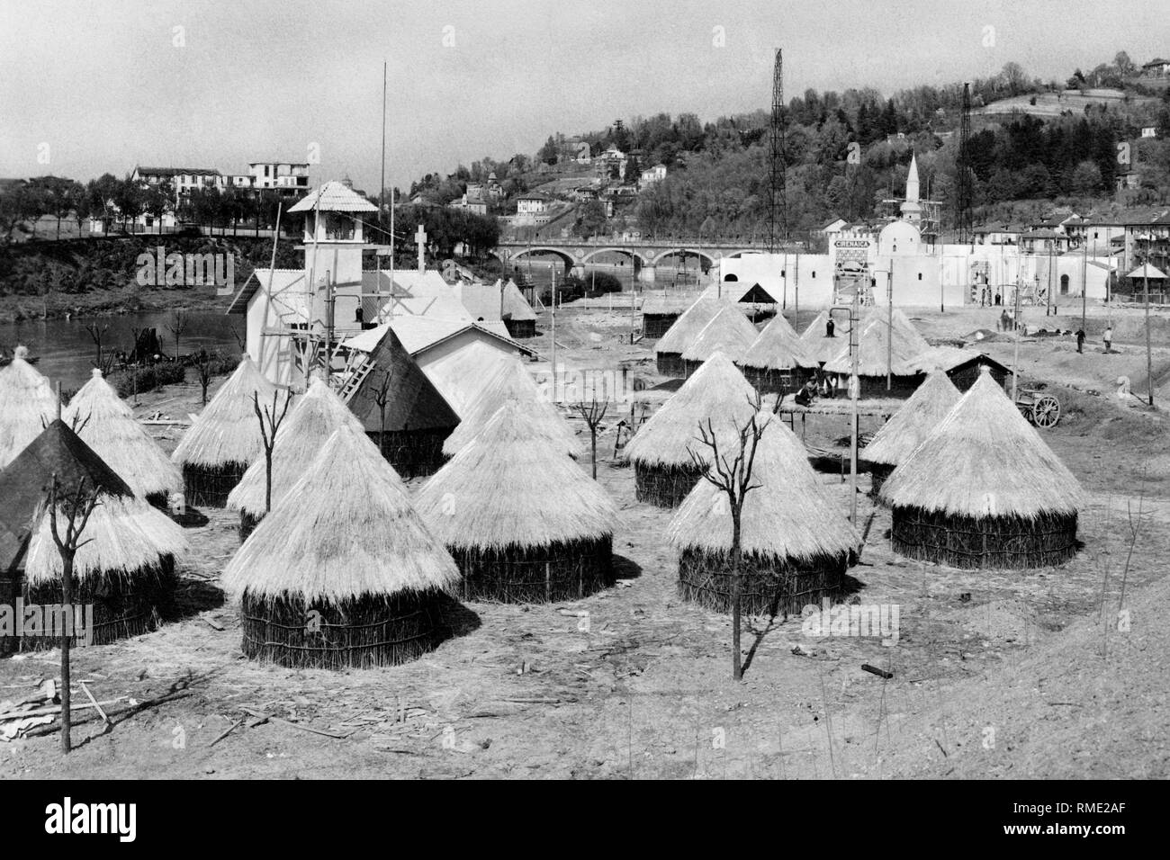 national exposure, reconstruction of a Eritrean village, tukul, turin, piemonte, italy 1928 Stock Photo