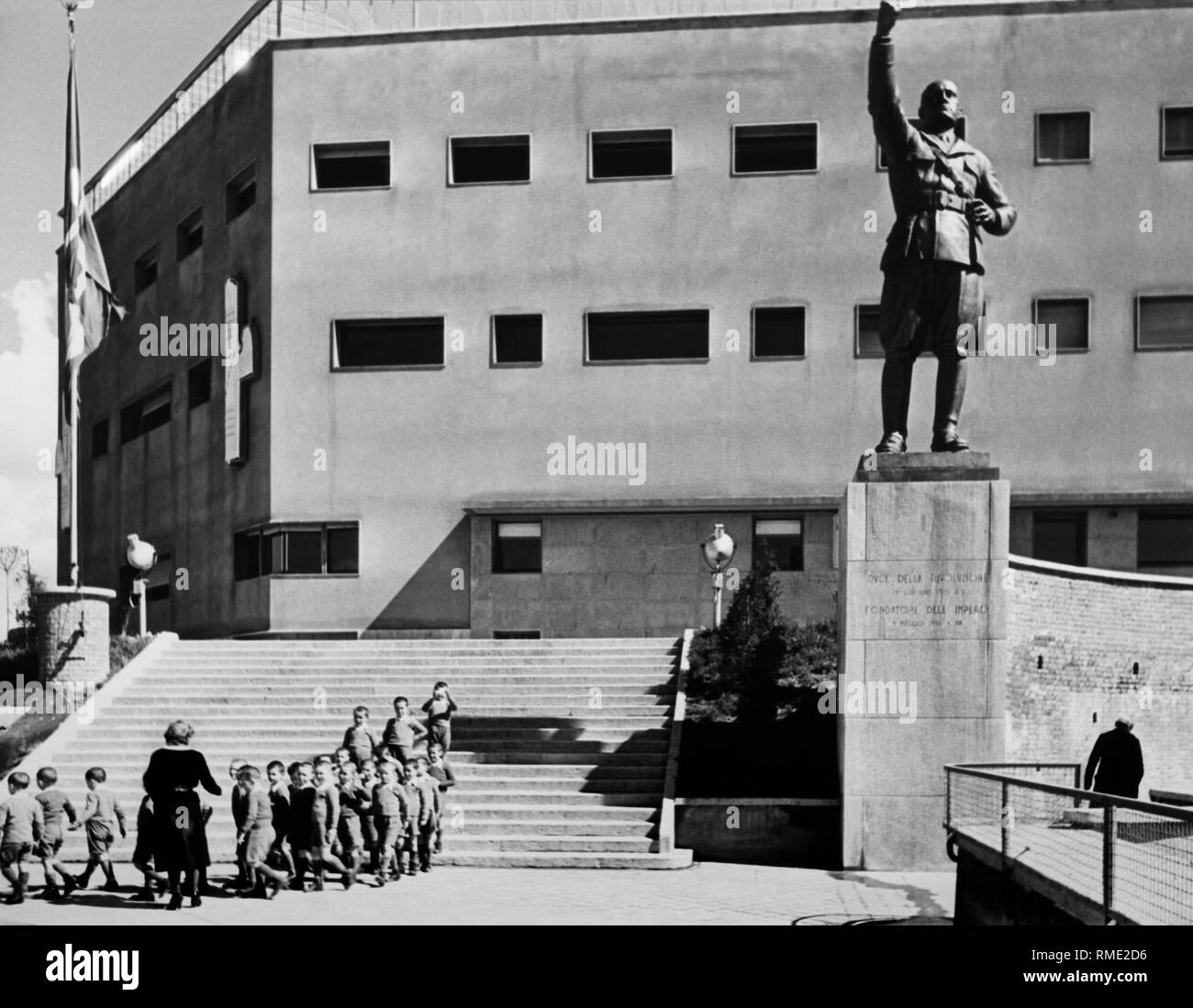 colony, statue of benito mussolini, turin, piemonte, italy 1930 Stock Photo
