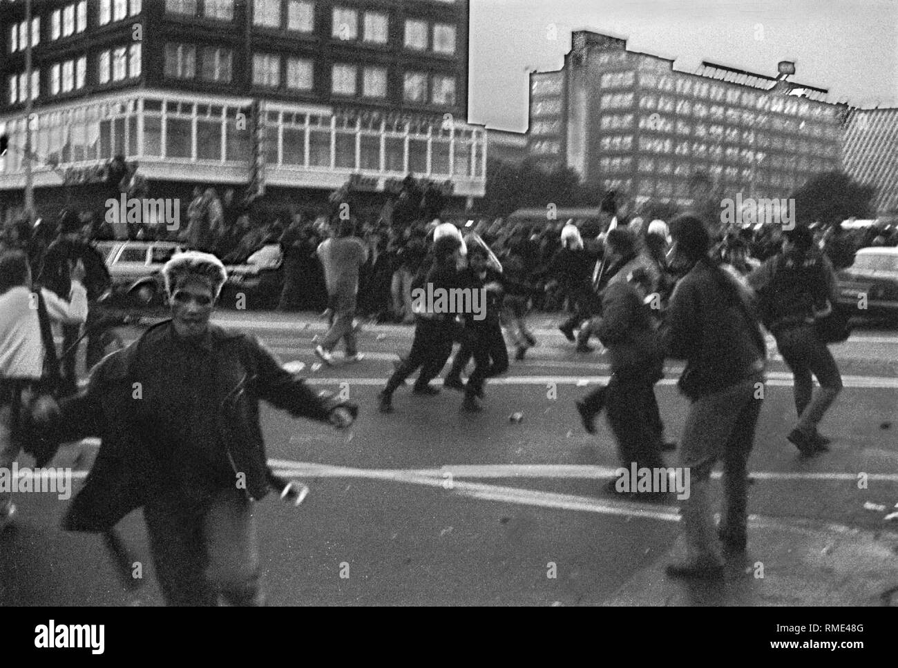 Demonstration of the autonomists for the Reunification on 3 October 1990, rioting, riots at Alexanderplatz, Germany, Berlin-Kreuzberg, 03.10.1990. Stock Photo