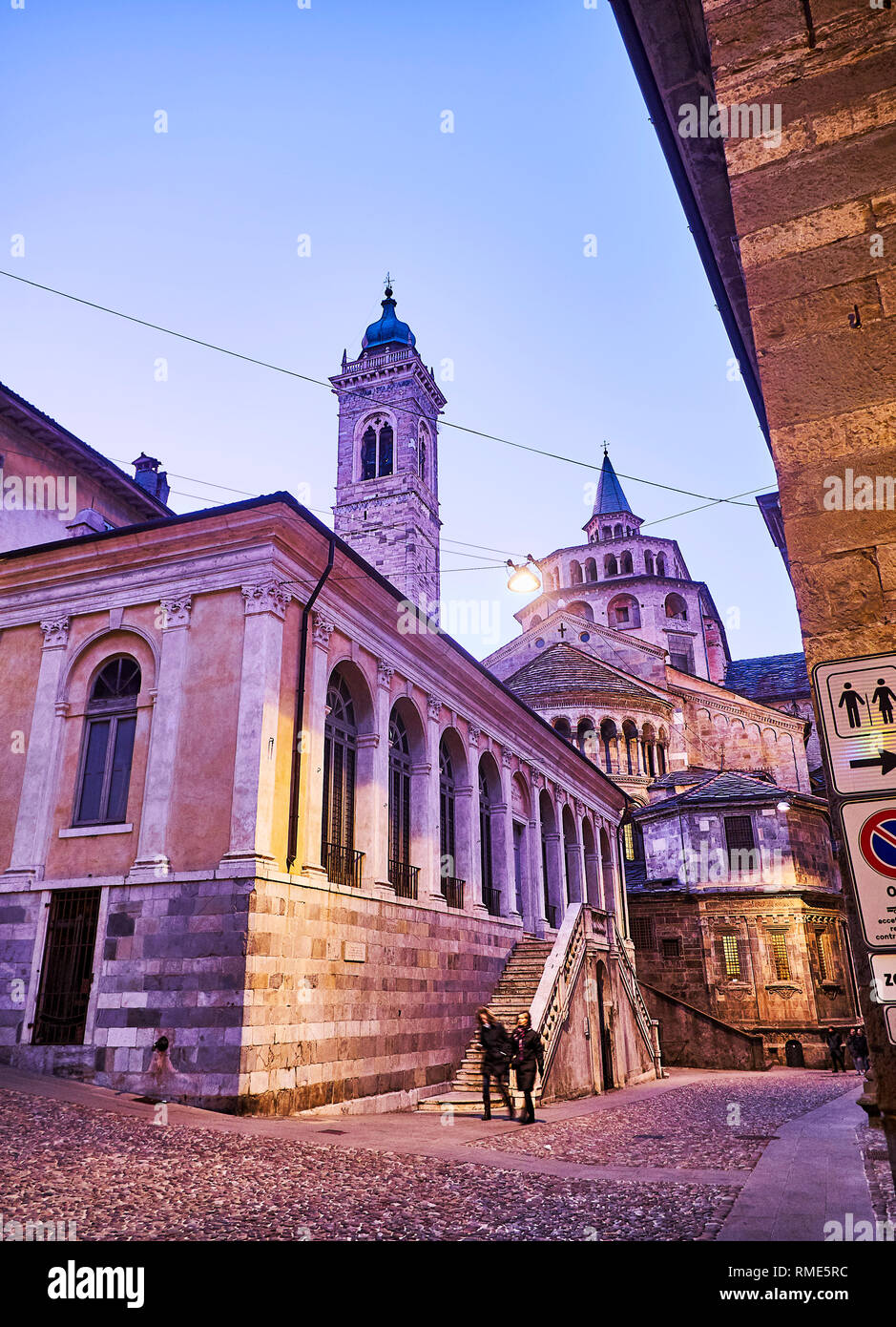 The Fontanone Visconteo and The Basilica di Santa Maria Maggiore at nightfall. Piazza del Duomo. Citta Alta, Bergamo, Lombardy, Italy. Stock Photo
