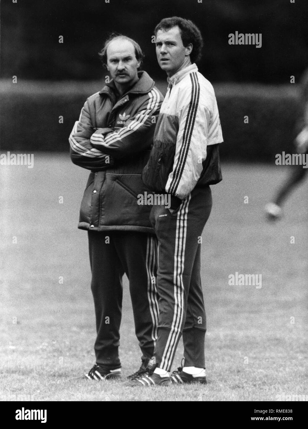 Franz Beckenbauer (right) and Horst Koeppel training the national team ...