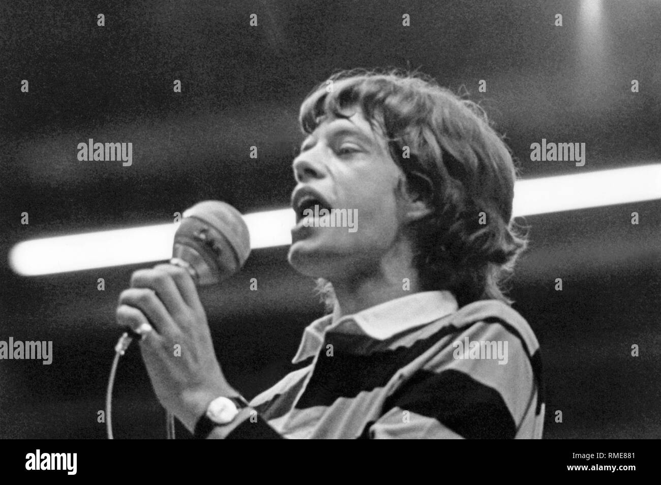 Mick Jagger during a Rolling Stones concert Stock Photo Alamy