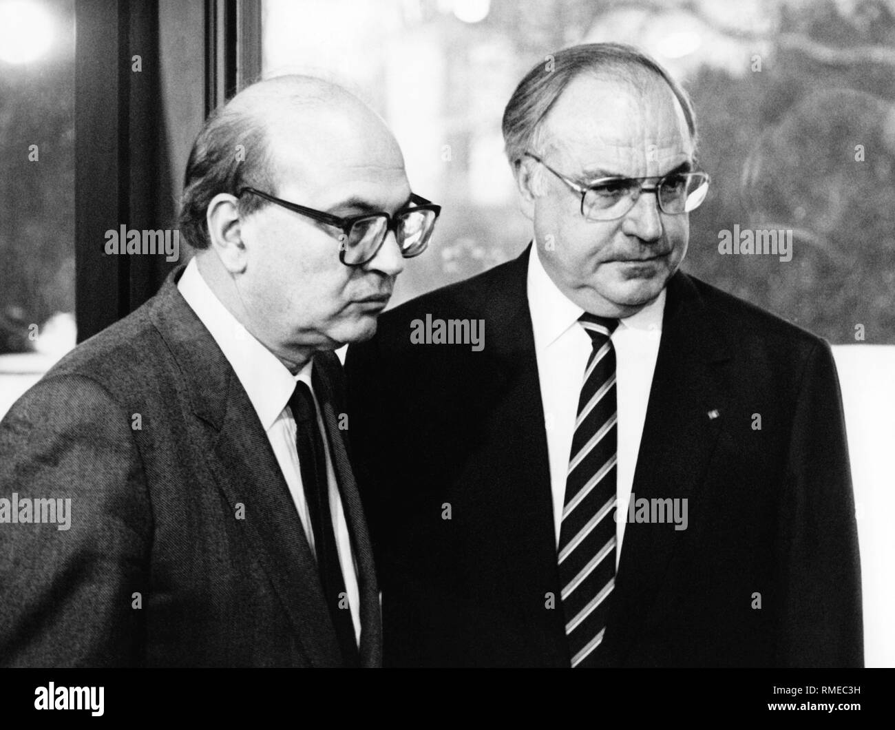 Italian prime minister Bettino Craxi (left) and German Chancellor ...