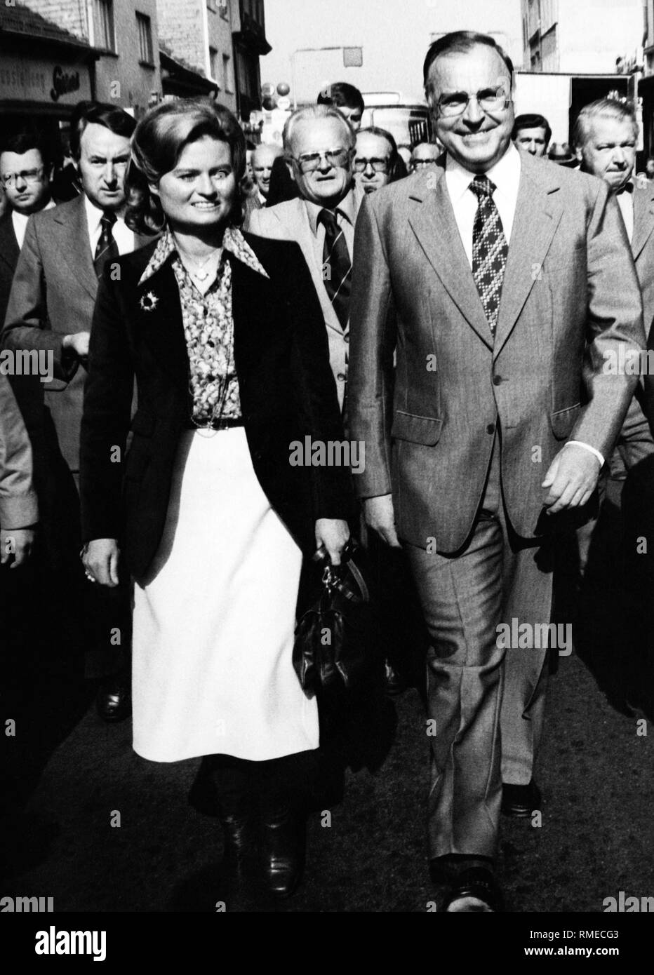 Helmut Kohl (right) with his wife Hannelore Kohl (left), traveling as chancellor candidate of the Union during the federal election campaign in 1976. Stock Photo