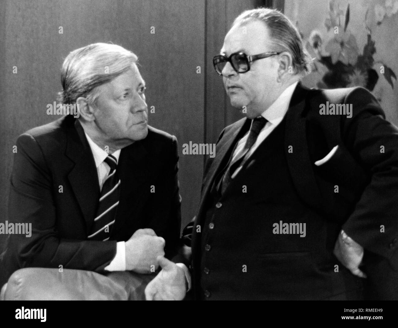 Federal Chancellor Helmut Schmidt talks with his Minister of State Hans-Juergen Wischnewski at the Federal Chancellery. Stock Photo