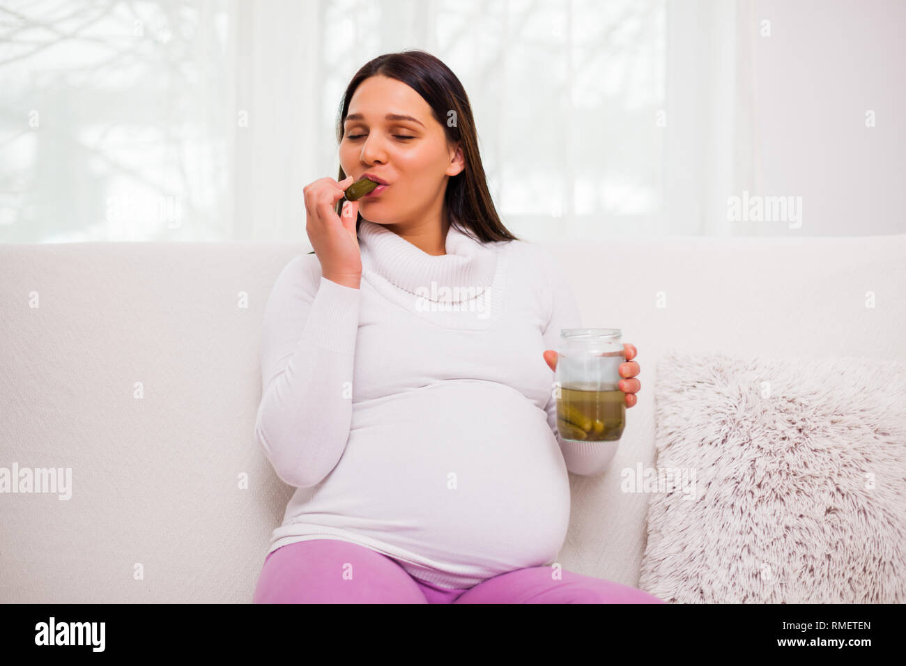 Pregnant healthy eating vegetable hires stock photography and images