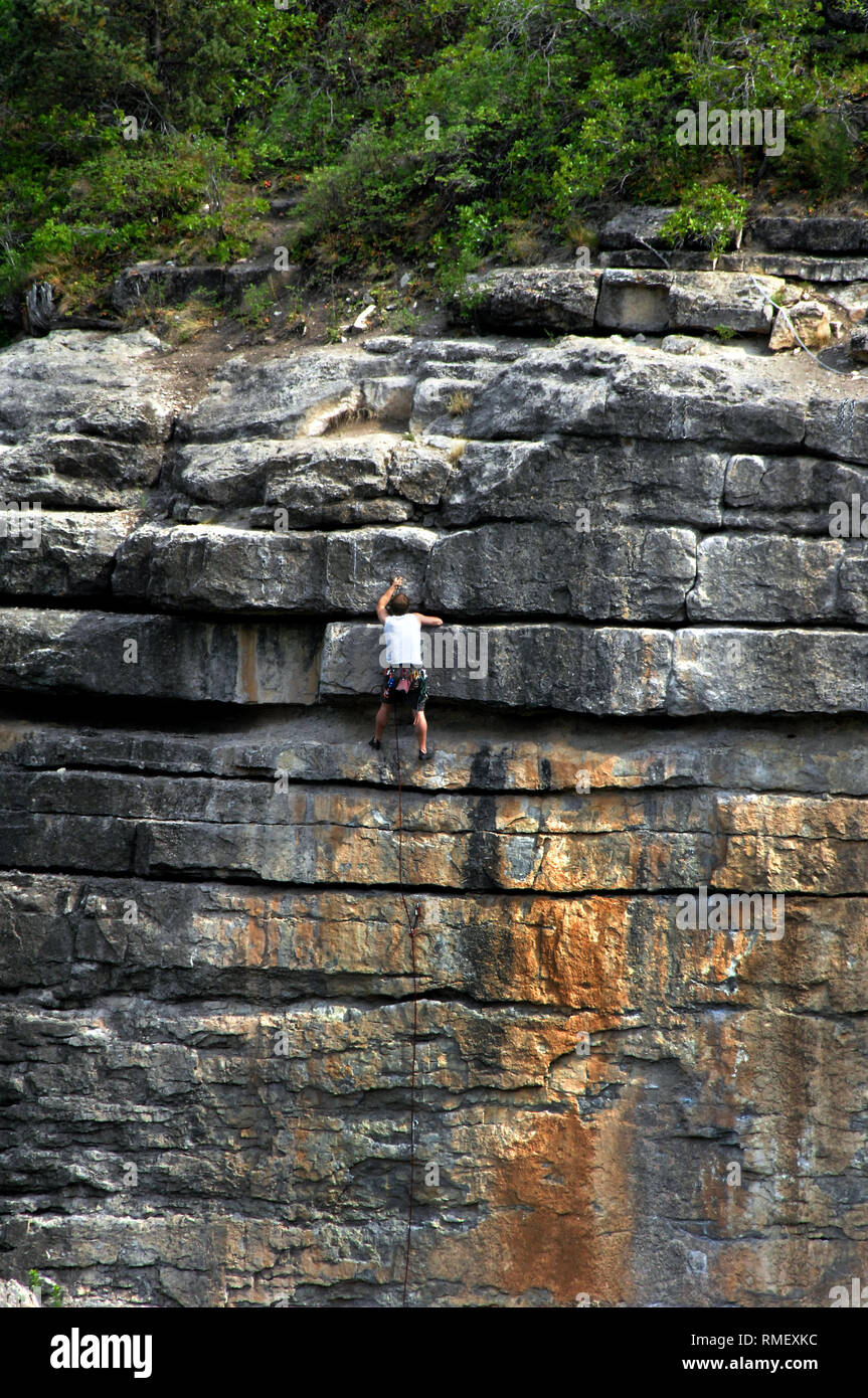 Hanging off cliff hires stock photography and images Alamy