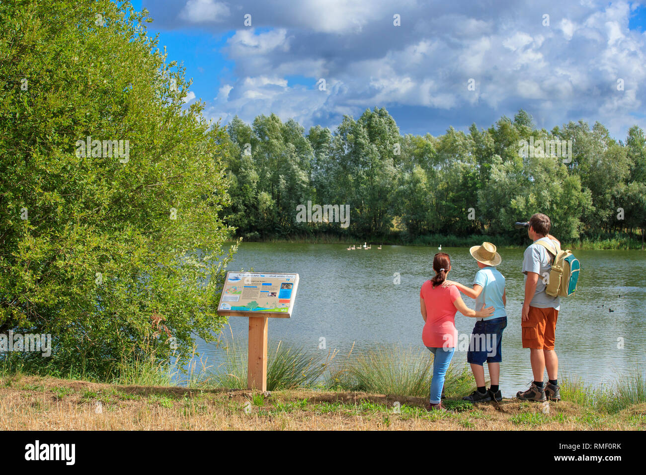 Le Plessis-Brion (northern France): ponds of Plessis-Brion, bird sanctuary. Family observing nature Stock Photo