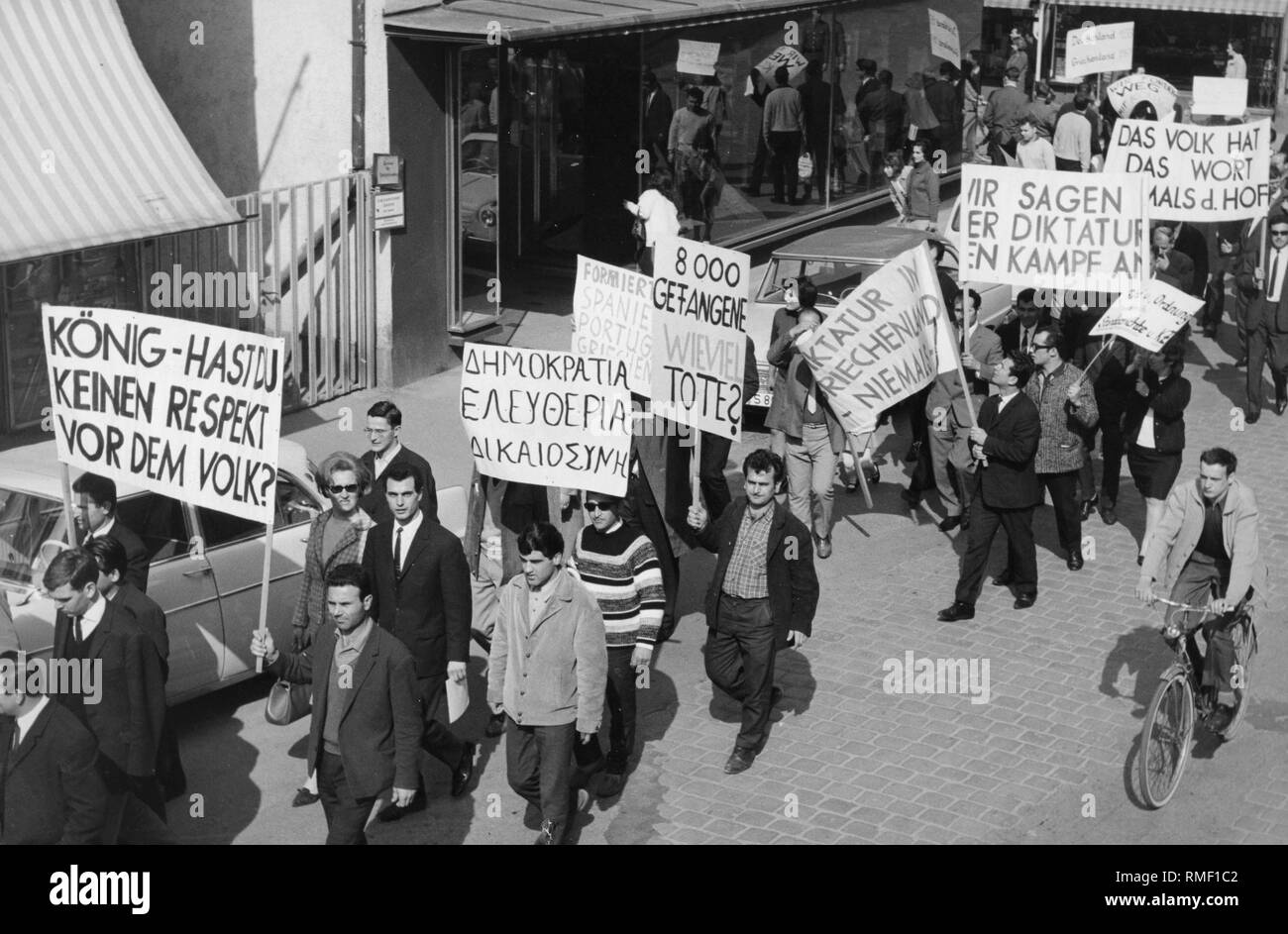 Greeks protest against the government in Greece and against the king. On  the banner are slogans against the king and the rebels Stock Photo - Alamy