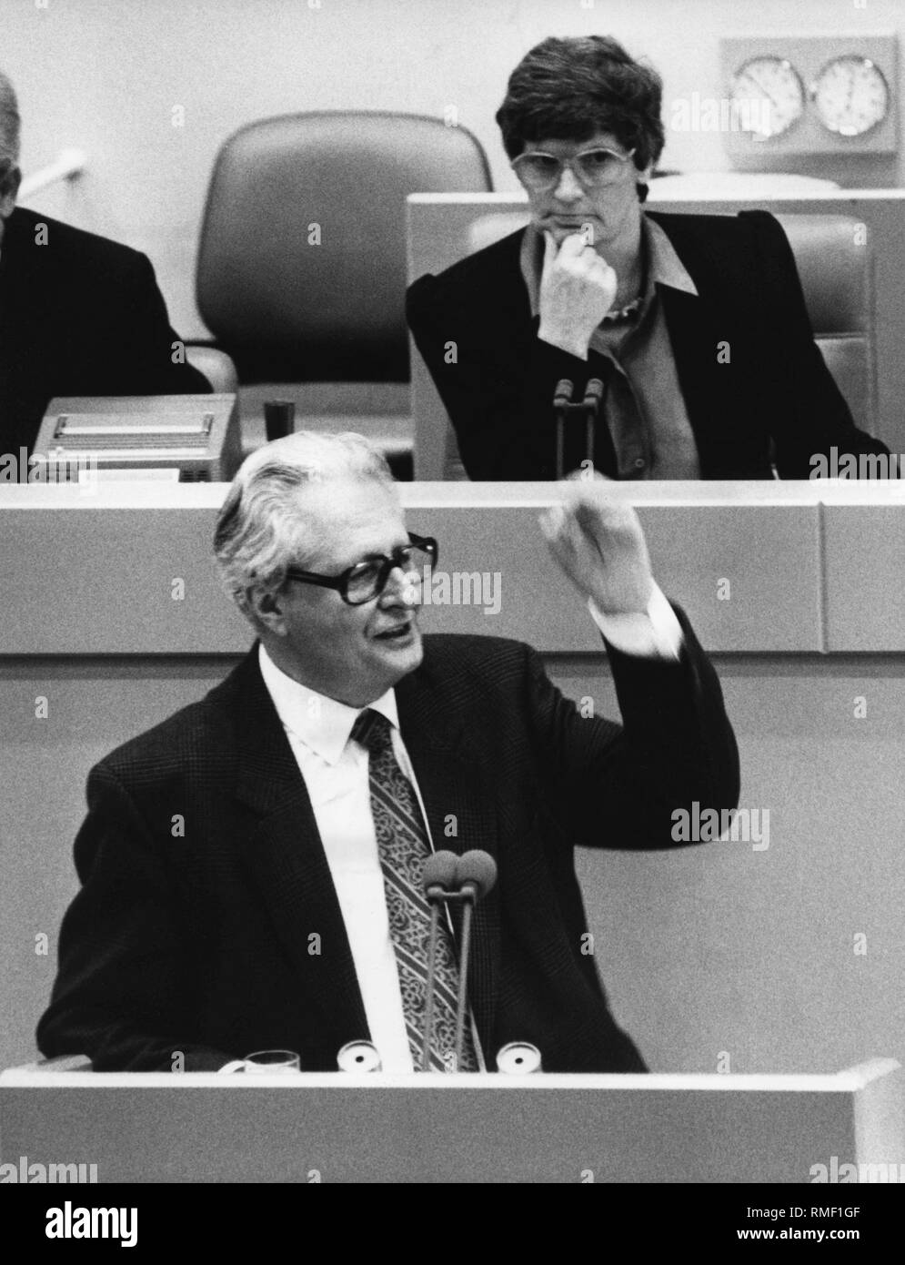 The Politician Hans Jochen Vogel Spd Holding A Speech In The German Bundestag In The Background The Bundestag President Rita Suessmuth Stock Photo Alamy